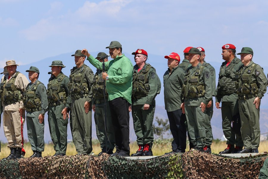 Presidente Maduro participa en los Ejercicios Militares "Bicentenario de Angostura 2019" de la Aviación y Brigada Paracaidista del Ejército