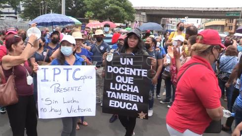 Docentes declaran un paro indefinido en Panamá