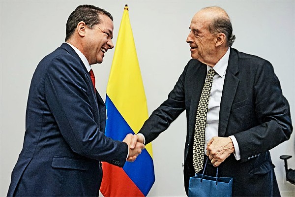 Los Cancilleres Carlos Faría de Venezuela y Alvaro Leyva de Colombia.