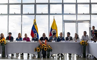 Negociaciones de paz retomadas en Caracas