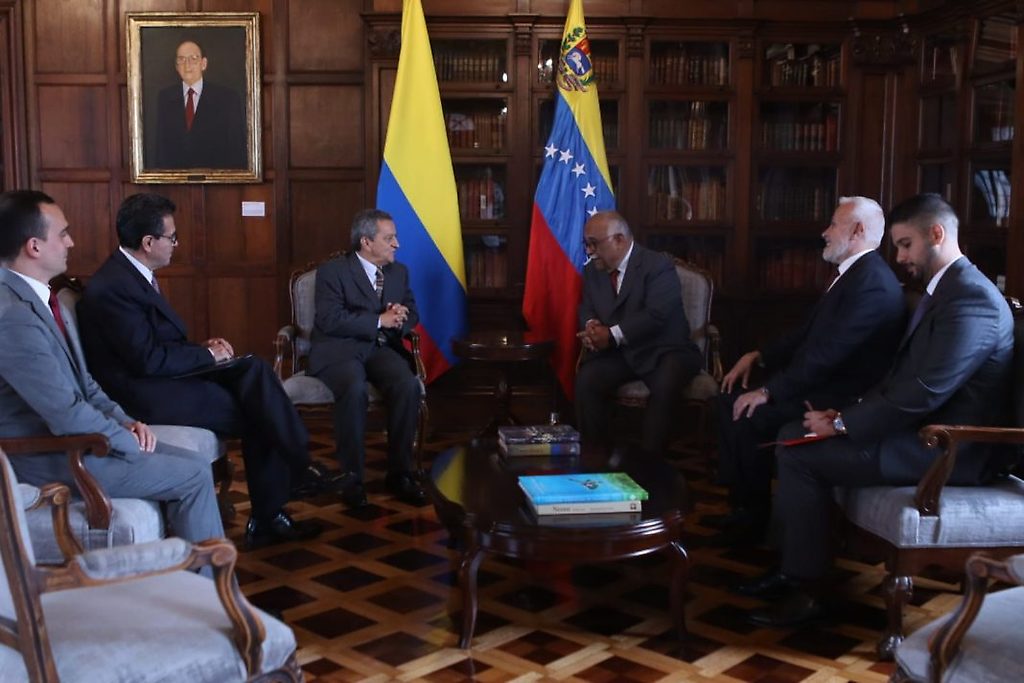 Canciller de Colombia y el nuevo embajador de Venezuela
