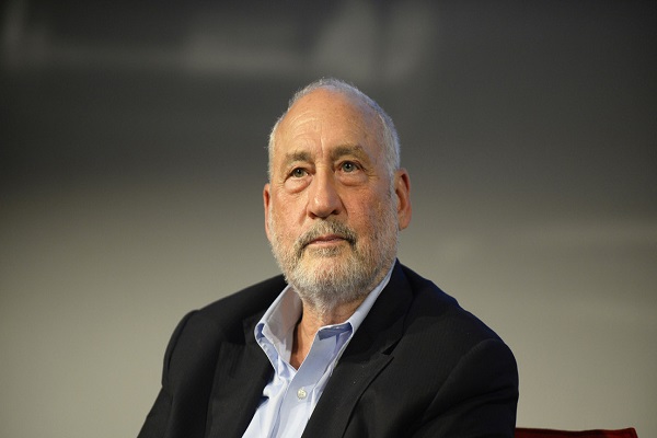 Grandes pánicos financieros y recesiones han azotado periódicamente a EE.UU. y, en opinión de Joseph Stiglitz, las turbulencias resultantes no son fáciles de eliminar de la economía.