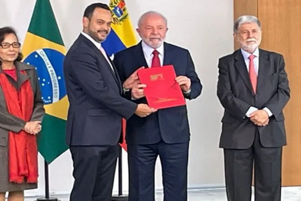 Lula oficializó al nuevo Embajador de Venezuela en Brasil.