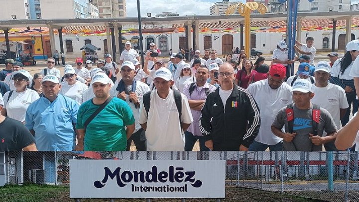 Protesta trabajadores de Mondelez