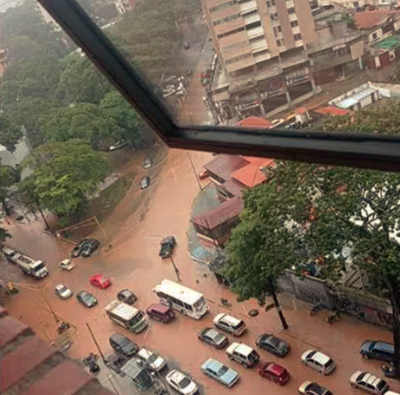 Una vista del efecto de las lluvias en Caracas el día de ayer viernes 25 de agosto