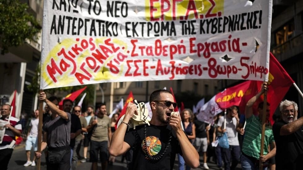 Opositores a un proyecto de ley de empleo en Grecia se manifiestan en Atenas