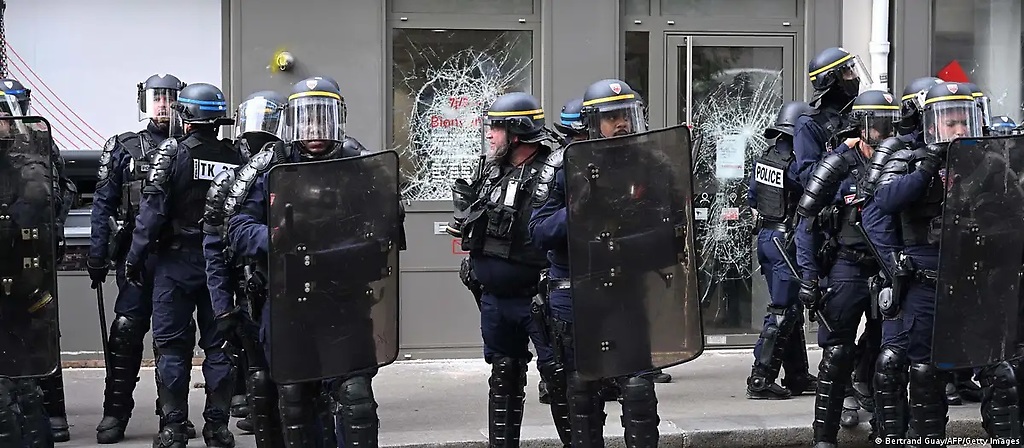 Marcha en Francia protestando la violencia policial