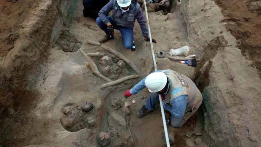 Descubren momias de la era preincaica en Perú
