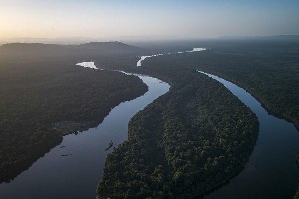 El río Esequibo es el límite histórico de la cara oriental de Venezuela, desde el Tratado de Tordesillas, suscrito entre España y Portugal en 1494.