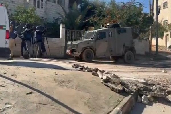 Esta mañana, las fuerzas de ocupación desplegaron más refuerzos militares en Jenin y su campamento.