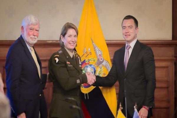 El Presidente de Ecuador, Daniel Noboa con Laura Richardson, Jefa del Comando Sur de EEUU.