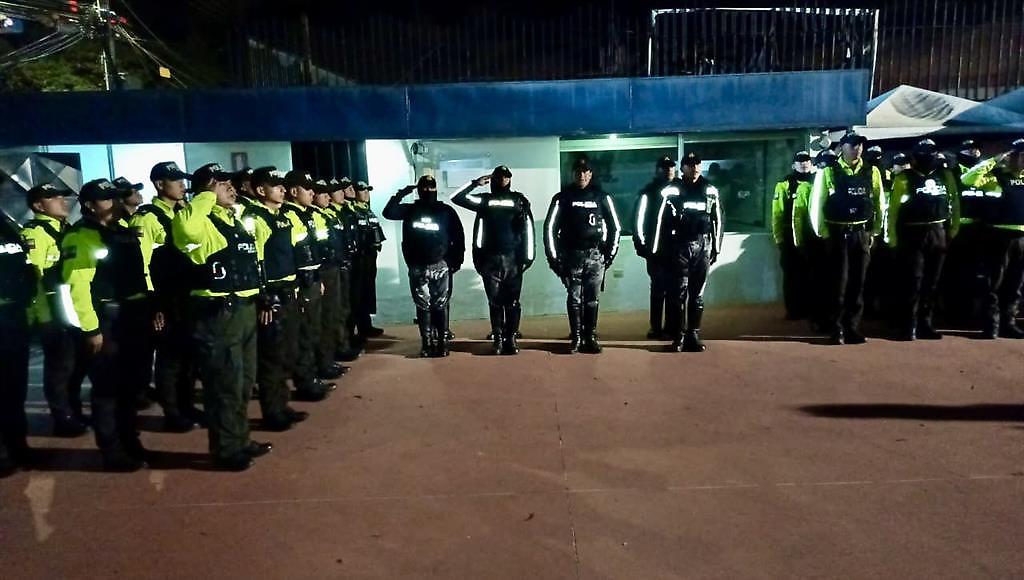 Policía y ejército de Ecuador intervienen cárceles
