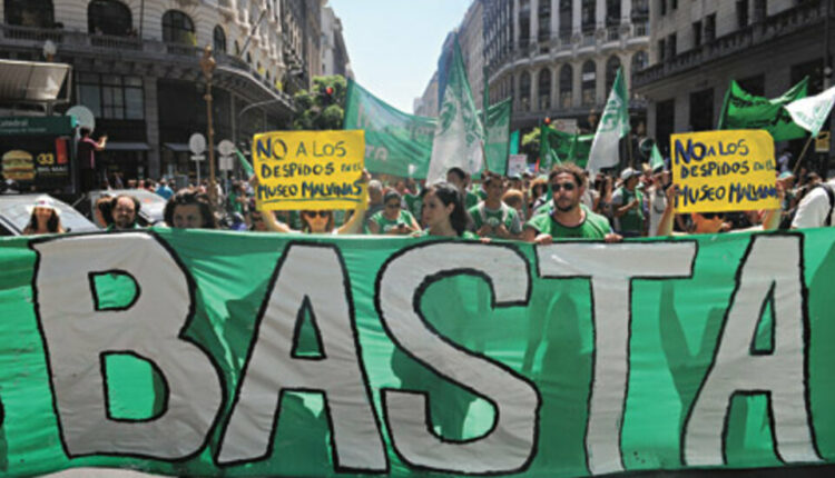 Marcha contra los despidos en Argentina