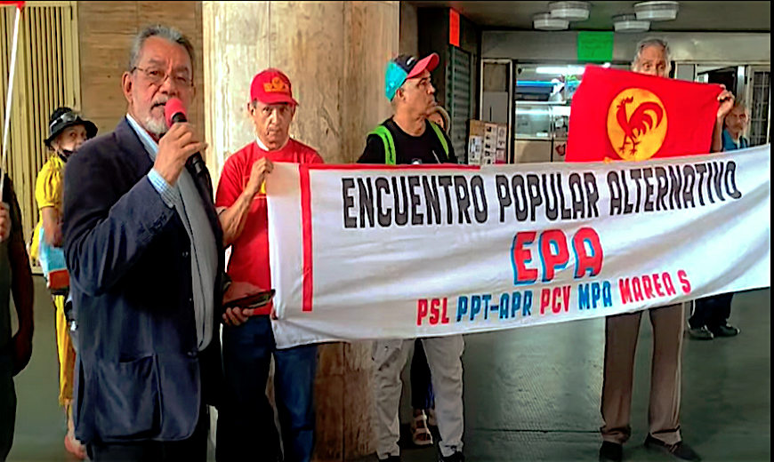 Manuel Isidro Molina durante la manifestación de EPA en el CNE