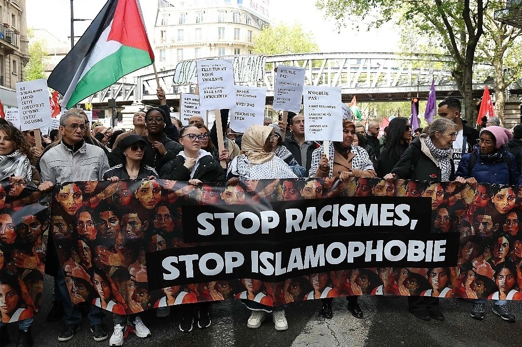 Paren el racismo y la islamofobia, Paris. Francia