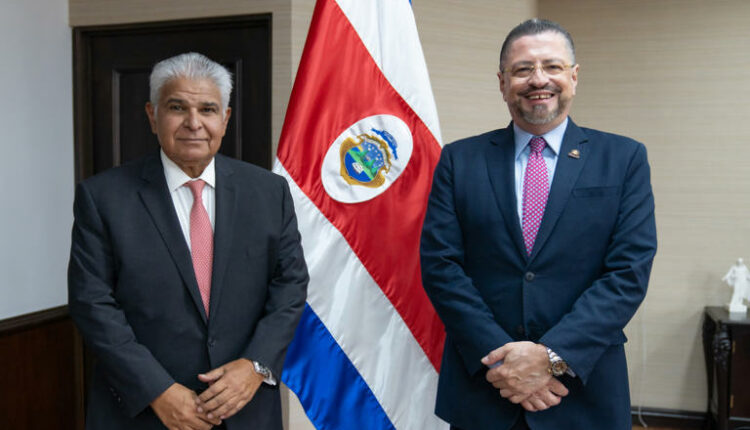 El candidato presidencial de Panamá José Raúl Mulino y el presidente de Costa Rica, Rodrigo Chaves