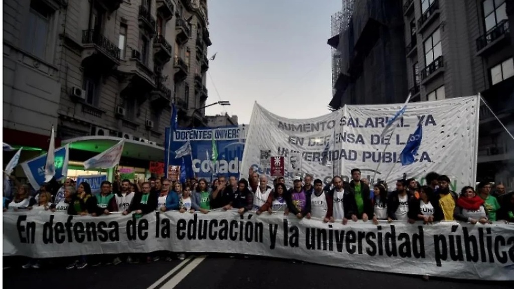 Universidades argentinas convocan a marcha